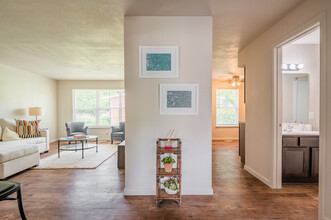 Park North St. Louis in St. Louis, MO - Building Photo - Interior Photo