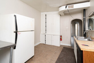 2022 College St in Cedar Falls, IA - Building Photo - Building Photo