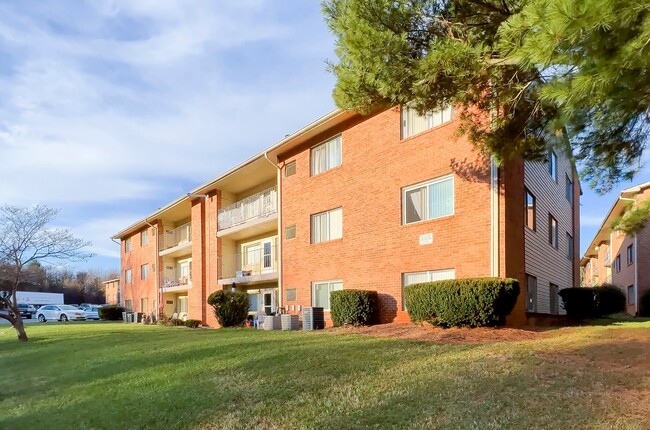 Countryside Estates in Roanoke, VA - Foto de edificio - Building Photo