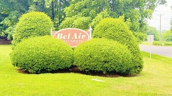 80 Belair Dr in New Milford, CT - Building Photo