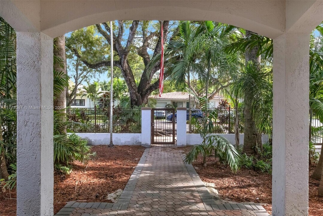 1226 Cordova St in Coral Gables, FL - Building Photo