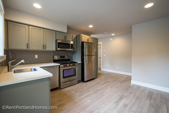 8213 SE 9th Ave in Portland, OR - Building Photo - Building Photo