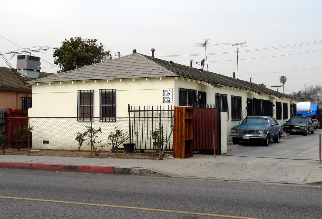 10105-10107 S Inglewood Ave in Inglewood, CA - Building Photo