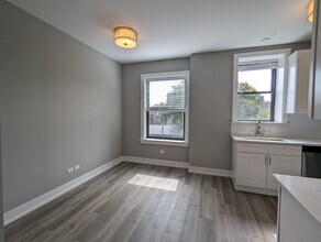 3935 N Janssen Ave, Unit 3937-3W in Chicago, IL - Building Photo - Building Photo