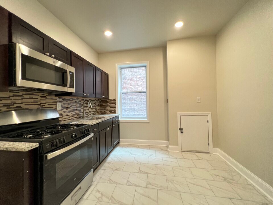 365 Danforth Ave in Jersey City, NJ - Building Photo