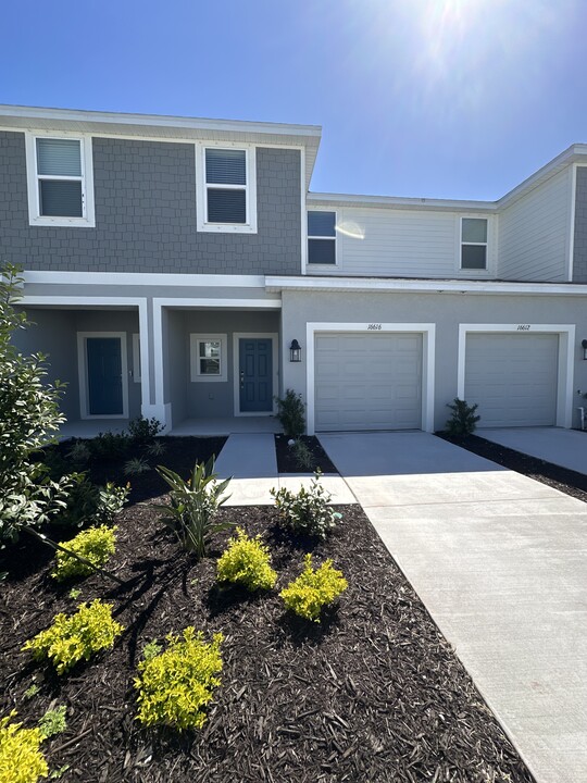 16616 Bergamo Pl in Bradenton, FL - Building Photo