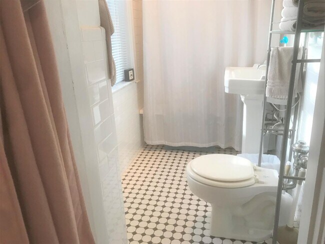26 Gray St, Unit 2 in Cambridge, MA - Building Photo - Building Photo