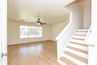 32406 Cross Spring Park Ln in Conroe, TX - Foto de edificio - Building Photo
