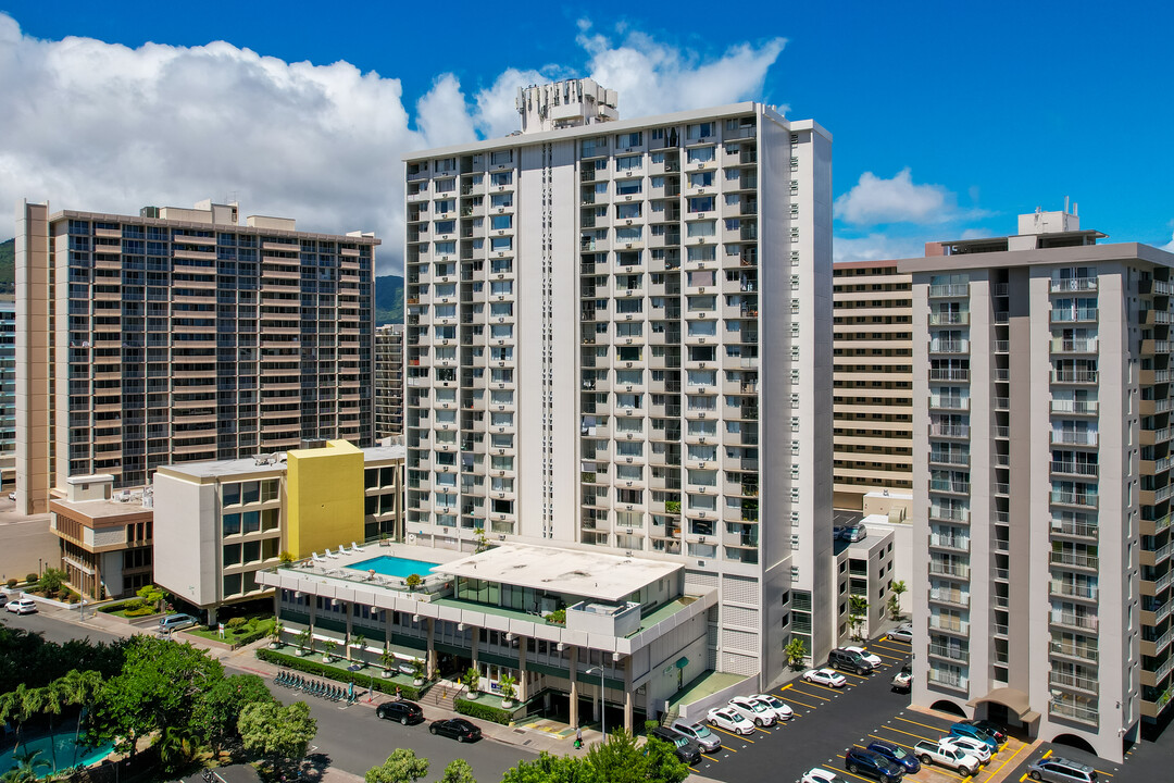 Pacific Grand in Honolulu, HI - Building Photo