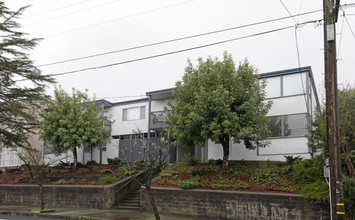 Hilltop Flats in Petaluma, CA - Building Photo - Building Photo