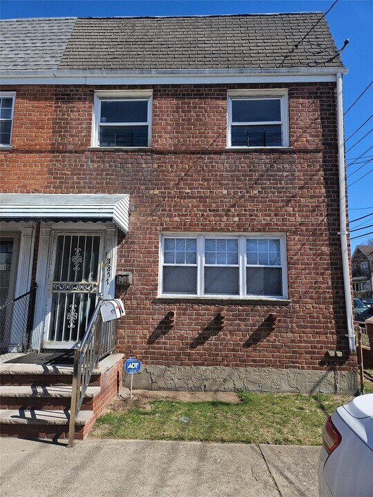 138-57 Springfield Blvd in Queens, NY - Building Photo