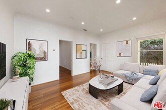 551 Westmount Dr in West Hollywood, CA - Building Photo - Building Photo