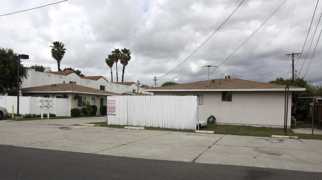 1901-1919 Houston Ave in Fullerton, CA - Building Photo - Building Photo