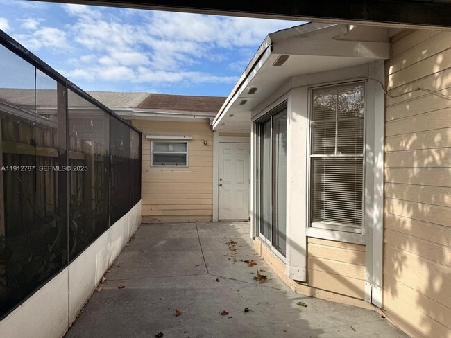 3321 Ivy Way in Miramar, FL - Building Photo - Building Photo