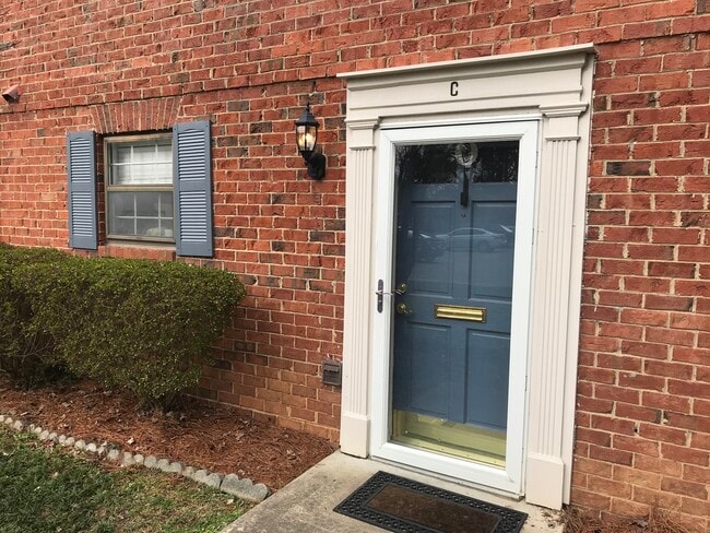 5813 Nottoway Ct, Unit C in Raleigh, NC - Foto de edificio - Building Photo