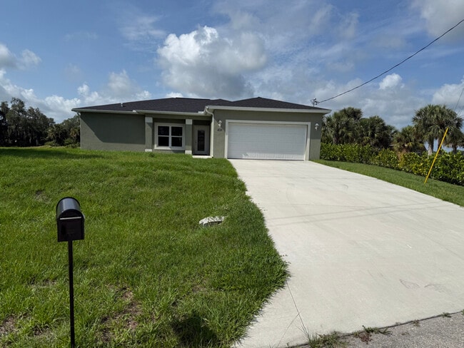 property at 1136 S Hilton Cir