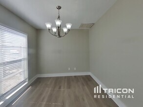 6825 Mitchell Cir in Tampa, FL - Building Photo - Building Photo
