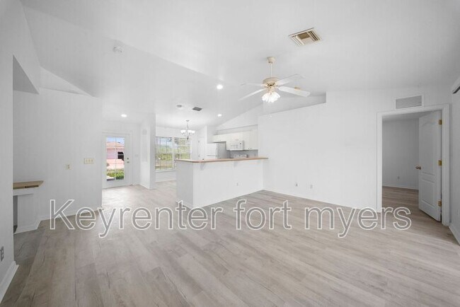 3213 17th St SW in Lehigh Acres, FL - Building Photo - Building Photo