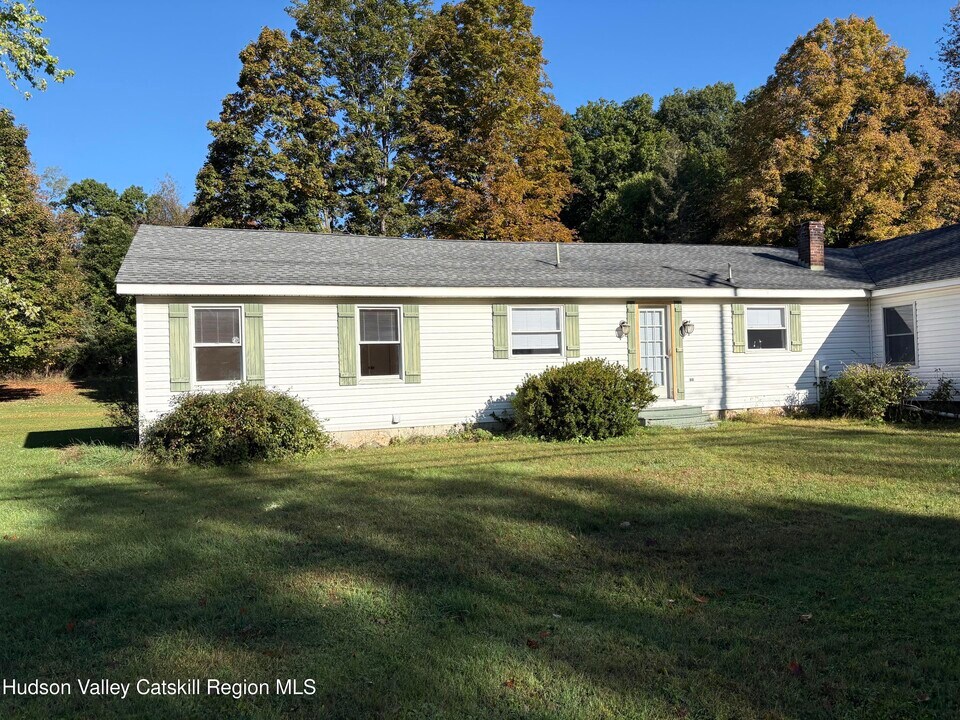 551 NY-217 in Hudson, NY - Building Photo