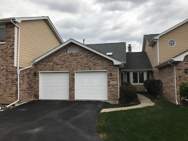 11256 Lakefield Dr in Orland Park, IL - Building Photo
