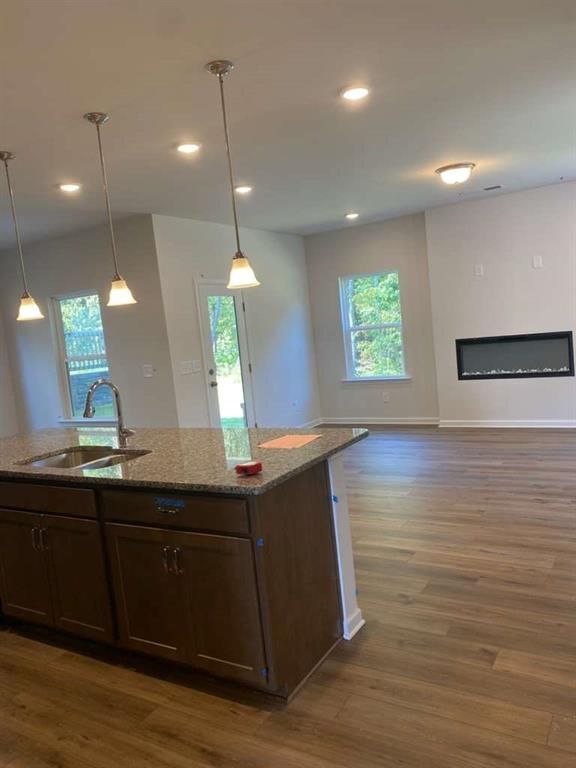 804 Dundee Wy in Cartersville, GA - Foto de edificio - Building Photo