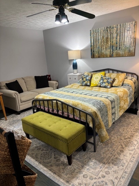 727 Holt Rd, Unit 3 - Upstairs West Bedroom in Lebanon, TN - Building Photo