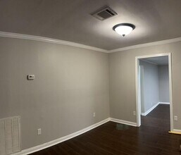 4702 Ella Blvd in Houston, TX - Building Photo - Building Photo