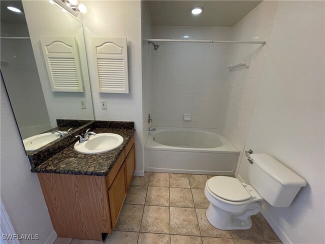 7960 Preserve Cir in Naples, FL - Foto de edificio - Building Photo