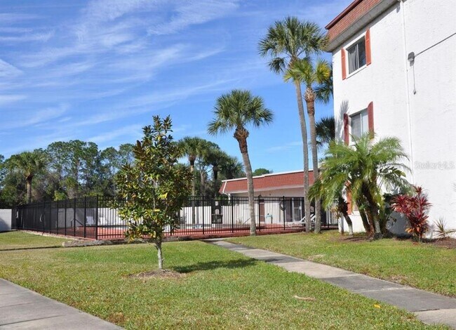 4575 S Texas Ave in Orlando, FL - Foto de edificio - Building Photo