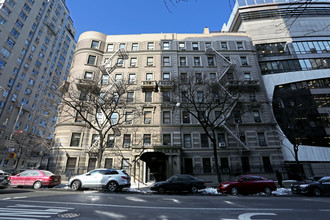 425 West End Ave in New York, NY - Building Photo - Building Photo