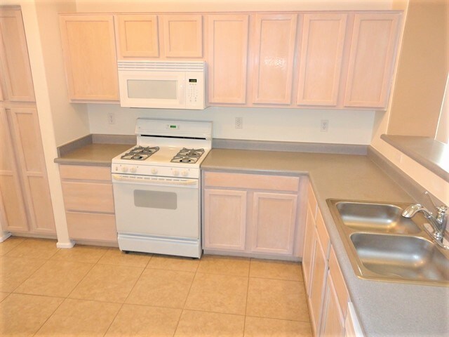 9045 W Holly St in Phoenix, AZ - Building Photo - Building Photo