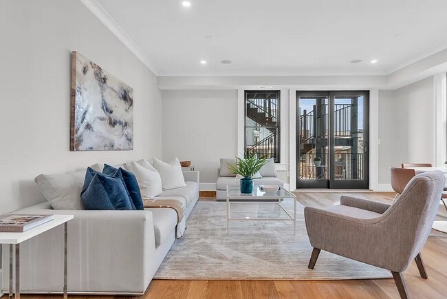 property at 9 Glover Ct