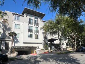 6400 Crescent Park E, Unit Waterstone in Los Angeles, CA - Building Photo