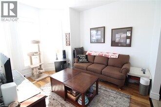 62 Dundas St in Brantford, ON - Building Photo - Building Photo