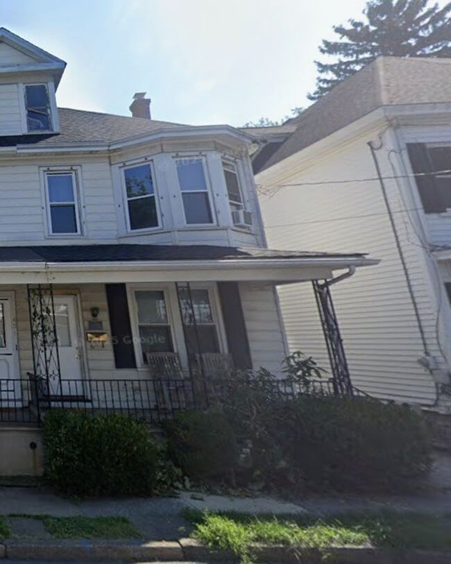 429 McCartney St