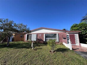 1706 N 45th Ave in Hollywood, FL - Building Photo - Building Photo