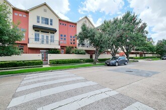 2437 South Blvd, Unit 2 in Houston, TX - Foto de edificio - Building Photo