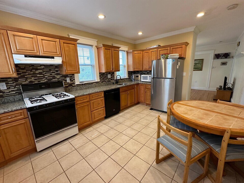 32 Walnut St, Unit 2 in Arlington, MA - Foto de edificio