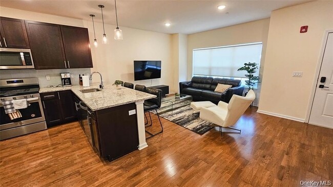 260 W Main St, Unit 9 in Goshen, NY - Foto de edificio - Building Photo