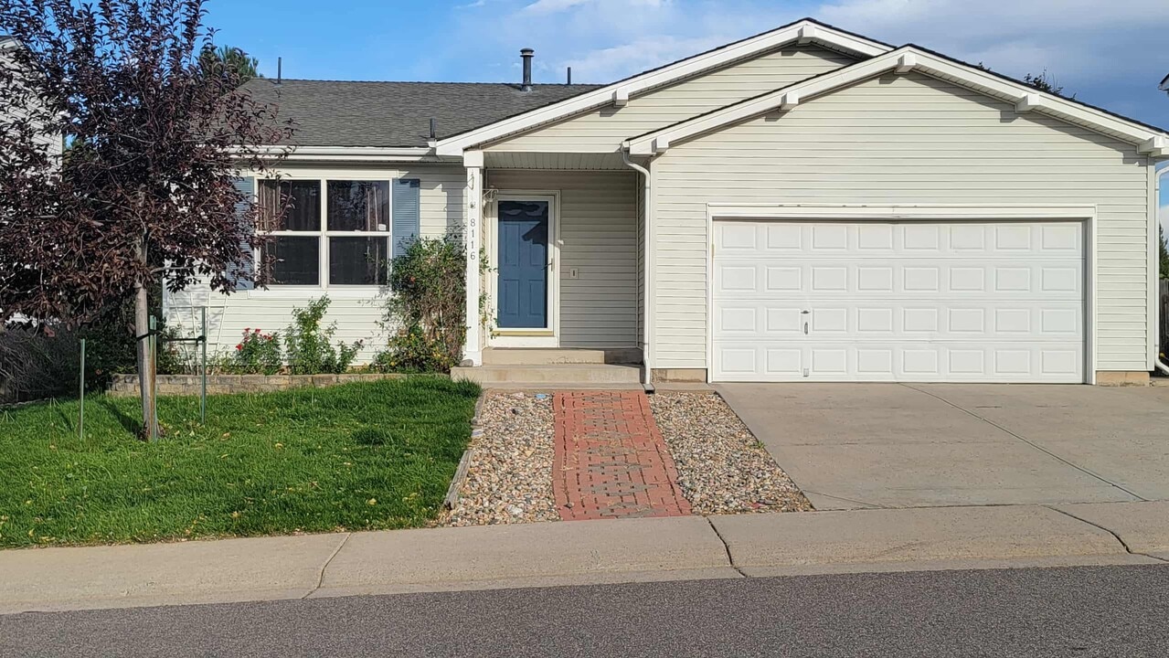 8116 Eagleview Dr in Littleton, CO - Building Photo