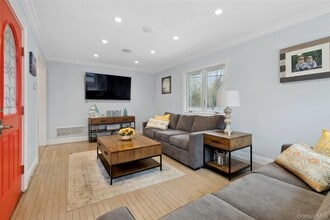 385 Wood Ln in Greenport, NY - Building Photo - Building Photo