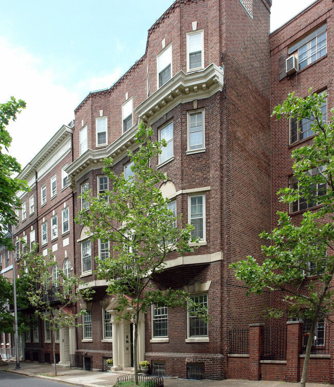 2129-2131 Locust St in Philadelphia, PA - Building Photo - Building Photo