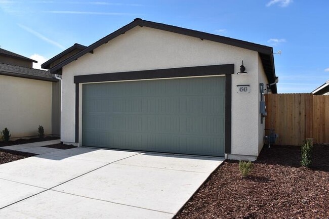 4543 Iris Ct in Merced, CA - Building Photo - Building Photo