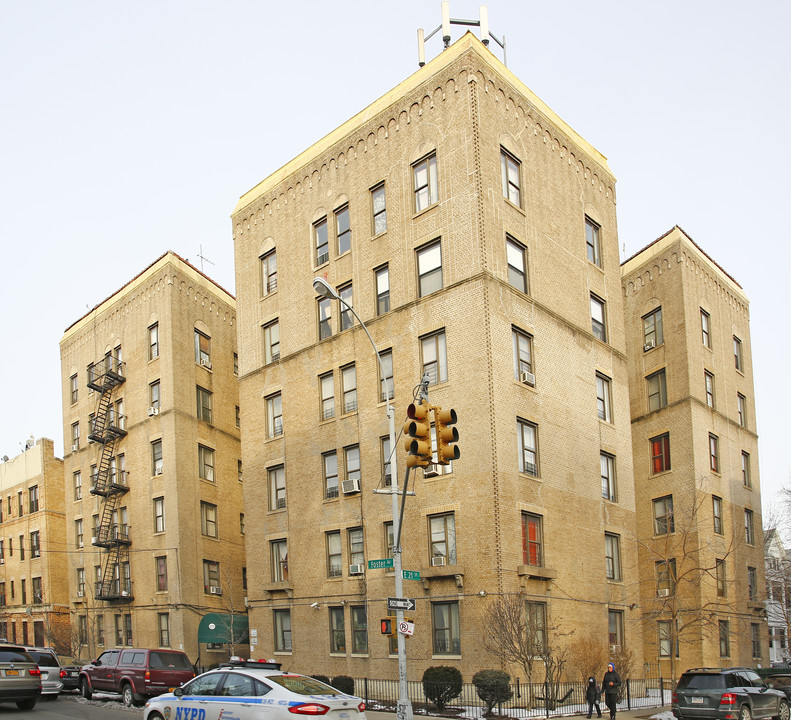 2015 FOSTER AVE in Brooklyn, NY - Building Photo