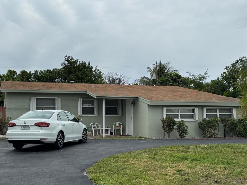 441 NE 43rd St in Boca Raton, FL - Building Photo