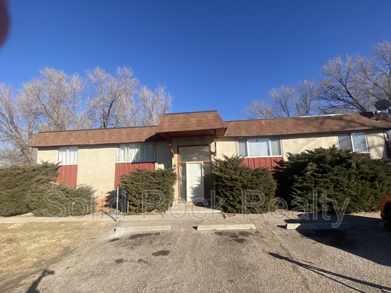 330 Bonnie Ct in Colorado Springs, CO - Building Photo