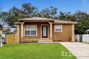 706 Parsons St SW in Ruskin, FL - Building Photo