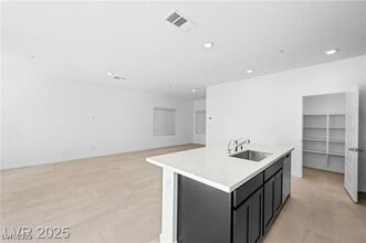 3822 Cliff Meadow Ct in Las Vegas, NV - Building Photo - Building Photo
