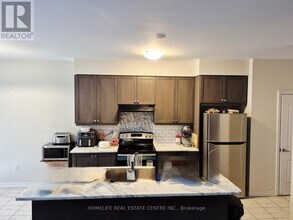 8 Amos Ave in Brantford, ON - Building Photo - Building Photo