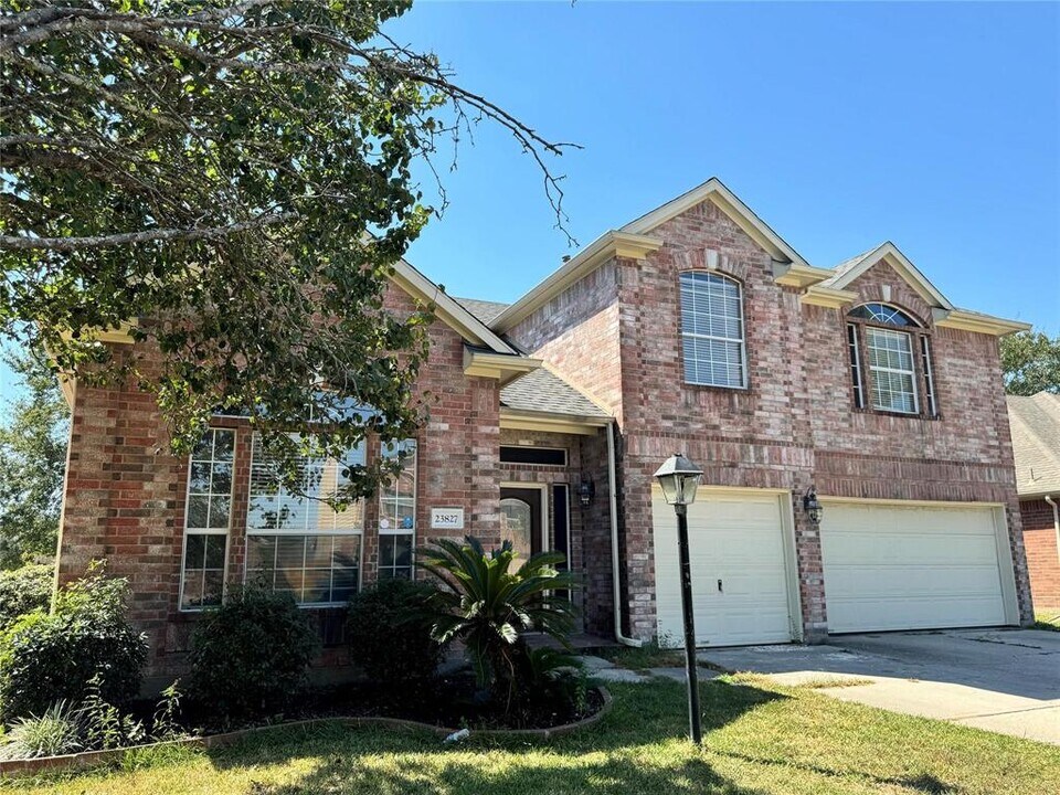 23827 Spring Dane Dr in Spring, TX - Foto de edificio